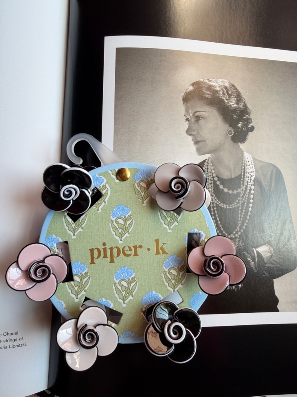 Piper.k rose-shaped hair clips. - Picture 8 of 10